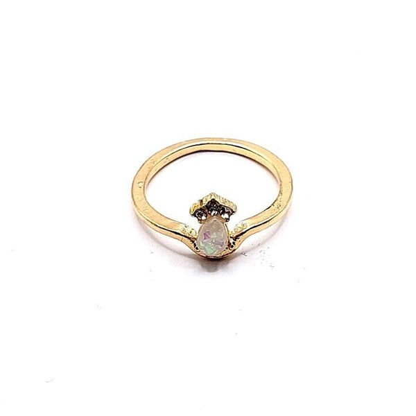 Goudkleurige ring met 3 kleine strass-steentjes melkgoud-kleurig steentje (Ø 18mm)