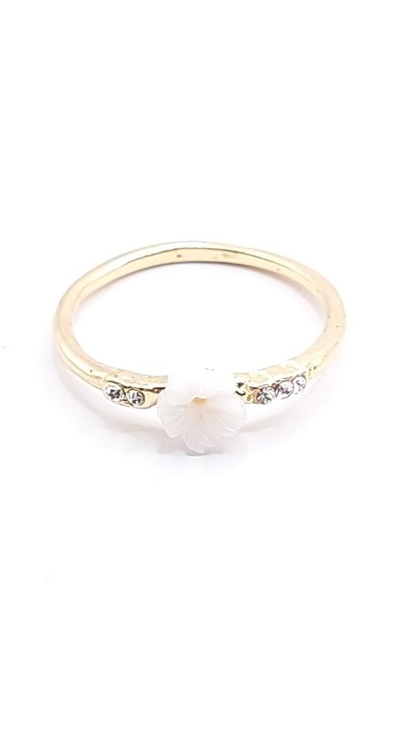 Goudkleurige ring met witte bloem en strass, 18mm