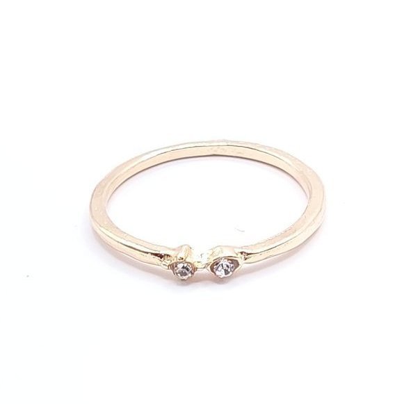 Goudkleurige ring met 2 strass-steentjes  ( Ø 17mm )
