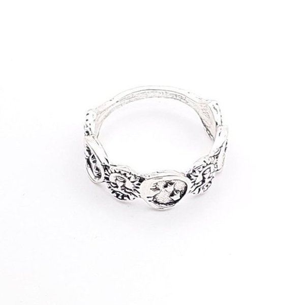 Zilverkleurige ring, "antiek look", decor, gezicht, oosters, ( Ø 17mm )