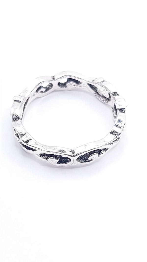 Zilverkleurige ring, "antiek look", decor, lusjes, ( Ø 18mm )