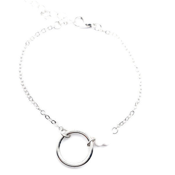 Zilverkleurige armband met witte bloem en zilverkleurige ring, 18. 8+5 1cm