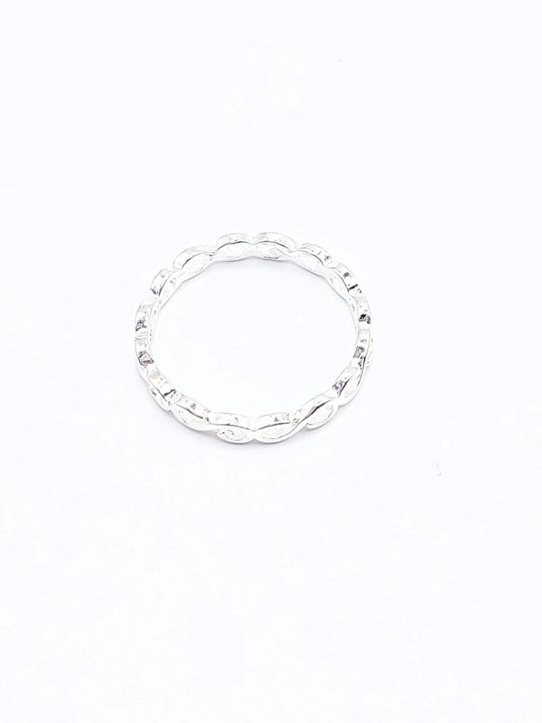 Zilverkleurige ring, rondjes geschakeld ( Ø18mm )