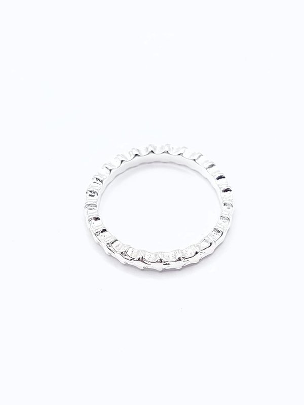 Zilverkleurige ring, rondom reliëf ( Ø17mm )