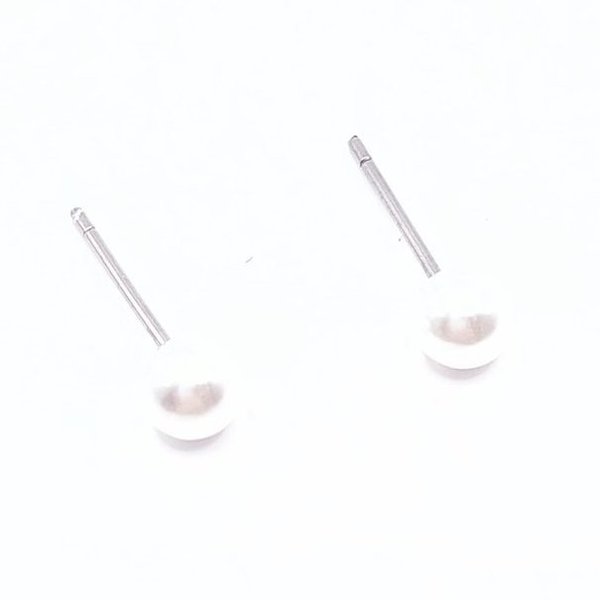 Zilverkleurige oorknopjes met imitatie pareltje ( Ø 0,5mm )
