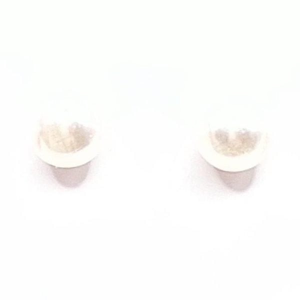 Zilverkleurige oorknopjes met imitatie pareltje ( Ø 0,6mm )