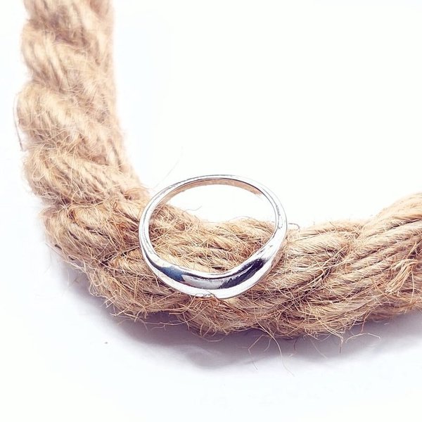 Zilverkleurige ring, Roestvrij Staal, glad motief, smal ( Ø 16mm )