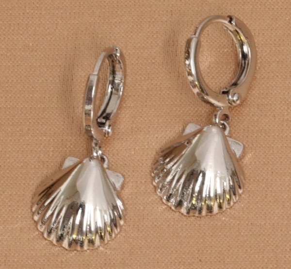 Oorbellen. Stainless steel earrings schelpjes/shell. RVS